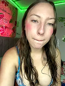 Snapshot of Tiara_19 chatting on September 12, 8:09 pm Tiara 19 online show from September 12, 8:09 pm