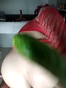 Snapshot of Jess-Thuy chatting on February 7, 3:32 am Jess-Thuy online show from February 7, 3:32 am