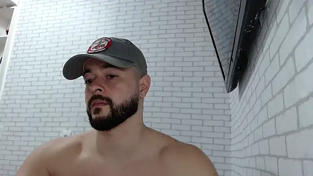 Snapshot of BombeiroHotx chatting on September 30, 8:03 pm BombeiroHotx online show from September 30, 8:03 pm