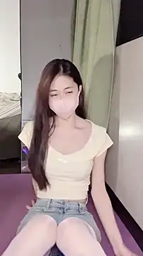 Snapshot of Ninii-b chatting on September 24, 1:03 pm Ninii-b online show from September 24, 1:03 pm