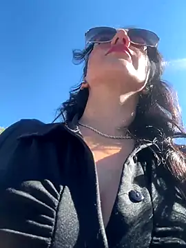 Ninabigtitied online show from October 1, 9:59 am