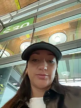 Ninabigtitied online show from February 5, 2:00 pm