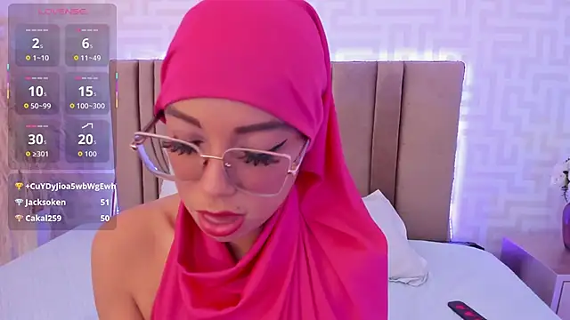 Snapshot of naishaa_ chatting on June 11, 12:32 am naishaa online show from June 11, 12:32 am