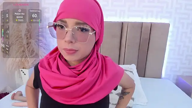 Snapshot of naishaa_ chatting on July 3, 5:19 pm naishaa online show from July 3, 5:19 pm