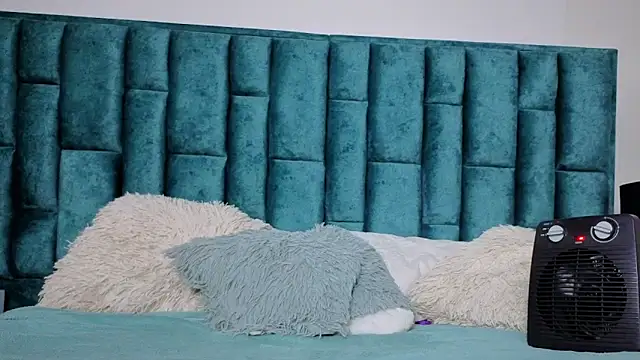 Emma Foxi online show from February 5, 8:24 pm