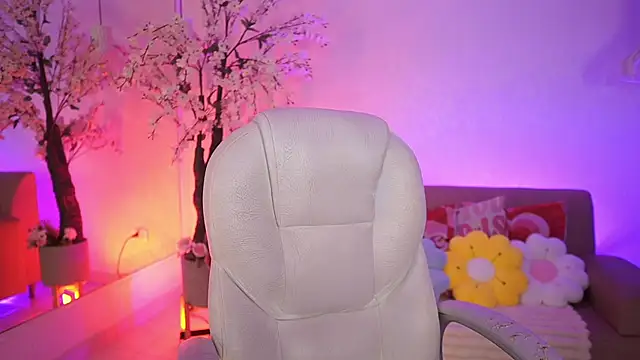 JadeSummerr online show from April 4, 11:40 am