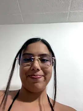 Snapshot of LICEET chatting on November 30, 1:20 am LICEET online show from November 30, 1:20 am