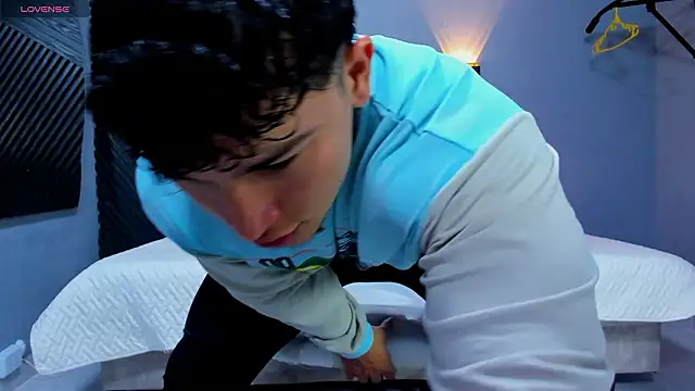 Horny nick18 online show from March 14, 11:37 am