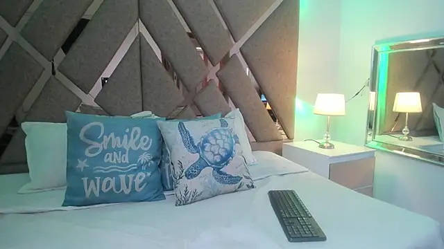 BelhaLawuo online show from November 5, 8:42 pm