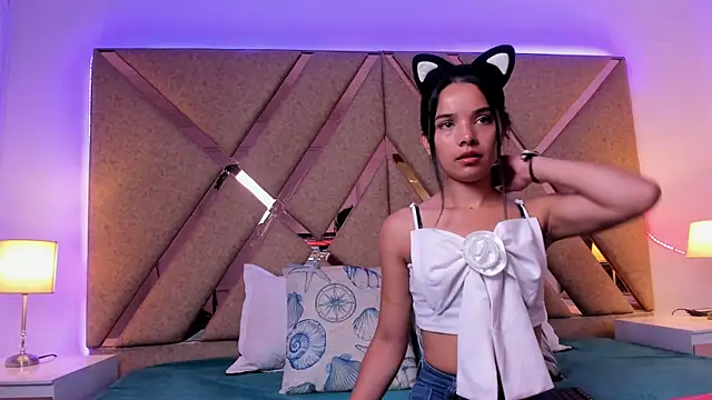 BelhaLawuo online show from December 22, 7:44 pm