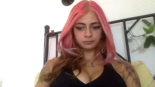 Snapshot of piccolaflo chatting on June 21, 11:24 am piccolaflo online show from June 21, 11:24 am