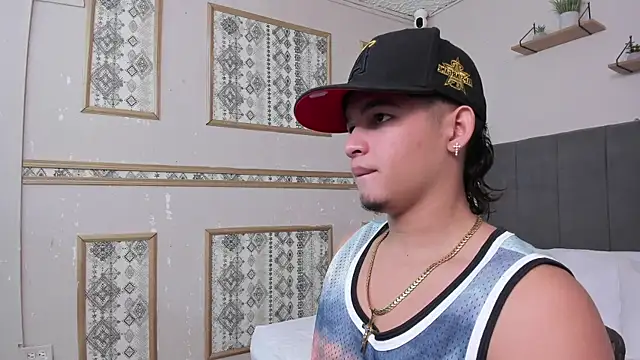 Snapshot of Riky_Strong chatting on December 2, 4:07 am Riky Strong online show from December 2, 4:07 am