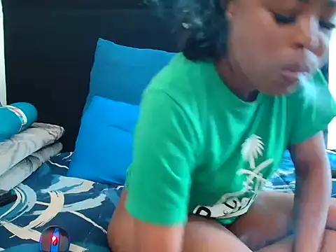 Snapshot of CreamySexyPussy chatting on October 7, 9:06 am CreamySexyPussy online show from October 7, 9:06 am