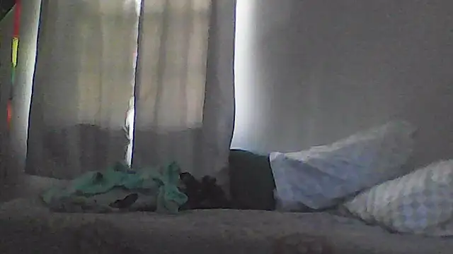 sarahkat86 online show from April 3, 9:57 pm