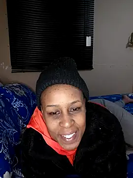 celazimnike062127 online show from April 17, 10:35 pm