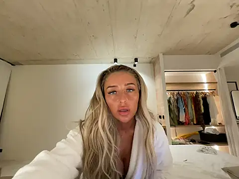 Snapshot of Laceyvipx chatting on May 26, 9:00 pm Laceyvipx online show from May 26, 9:00 pm
