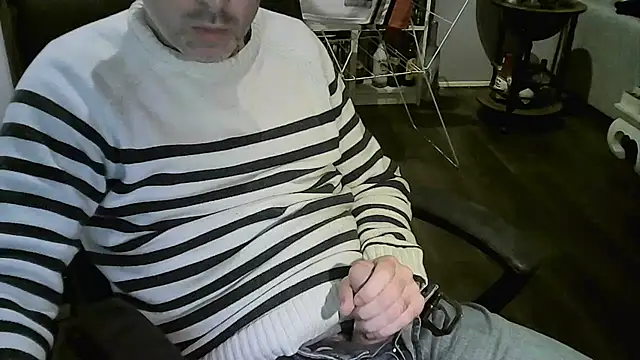 Chrisprngr online show from October 27, 5:28 pm