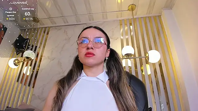 Snapshot of Ariagh_ chatting on November 21, 7:34 pm Ariagh online show from November 21, 7:34 pm