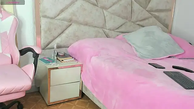 Snapshot of kendal_hot01 chatting on October 2, 10:55 am kendal hot01 online show from October 2, 10:55 am