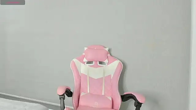 Snapshot of kendal_hot01 chatting on November 20, 12:05 pm kendal hot01 online show from November 20, 12:05 pm