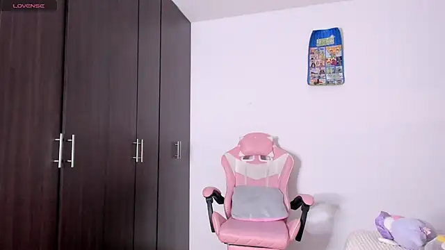 kendal hot01 online show from February 21, 11:00 am