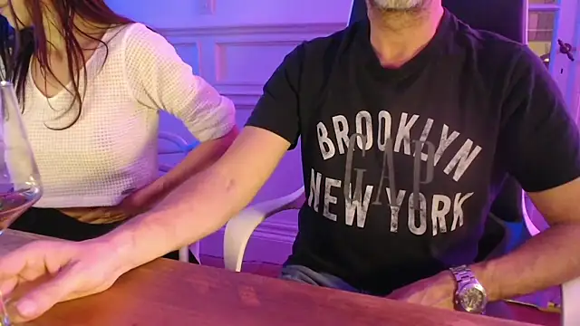 friendswithben33 online show from October 15, 2:11 am