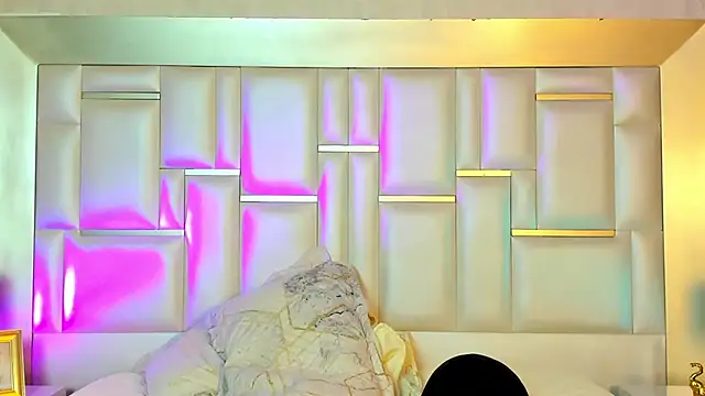 Snapshot of AdelaTaylor chatting on November 3, 11:33 am AdelaTaylor online show from November 3, 11:33 am