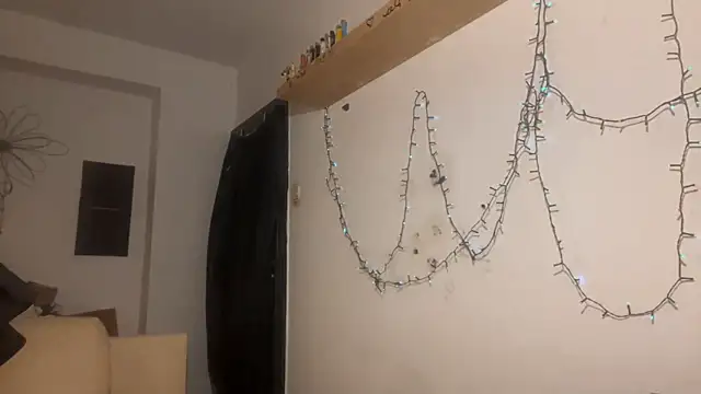 Snapshot of emilydee666 chatting on December 20, 10:06 pm emilydee666 online show from December 20, 10:06 pm