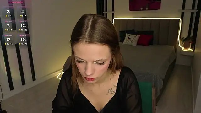 Snapshot of AliceDelaney chatting on September 16, 8:32 pm AliceDelaney online show from September 16, 8:32 pm