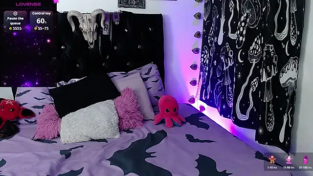 Snapshot of mayaREDdoll chatting on October 14, 4:46 am mayaREDdoll online show from October 14, 4:46 am