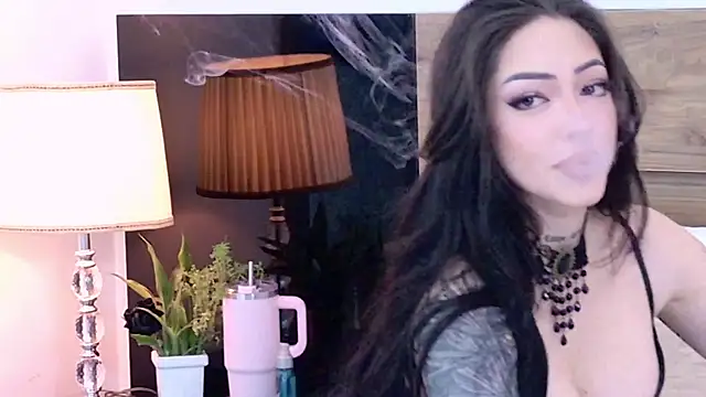 Snapshot of AlessandraLovi chatting on July 2, 5:02 am AlessandraLovi online show from July 2, 5:02 am
