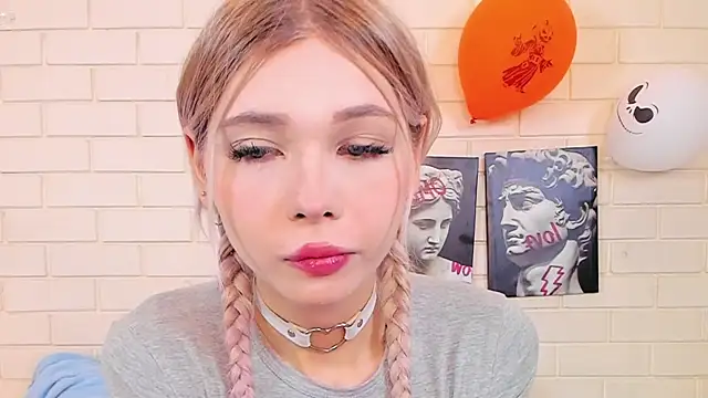 Blondy Fina online show from November 9, 4:33 am