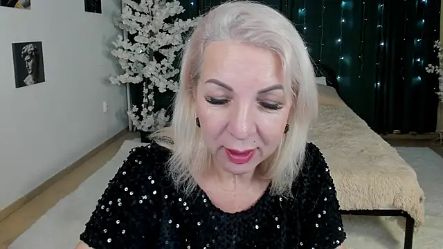 LiliaMoons online show from December 20, 9:05 am