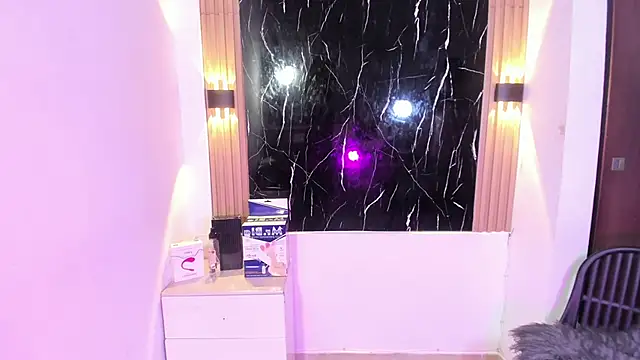 Snapshot of Wyatt_Rose chatting on October 31, 4:02 am Wyatt Rose online show from October 31, 4:02 am