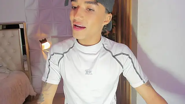 Snapshot of Wyatt_Rose chatting on November 27, 3:41 am Wyatt Rose online show from November 27, 3:41 am