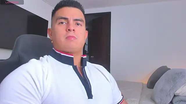 Snapshot of RJBarto chatting on November 20, 6:51 pm RJBarto online show from November 20, 6:51 pm