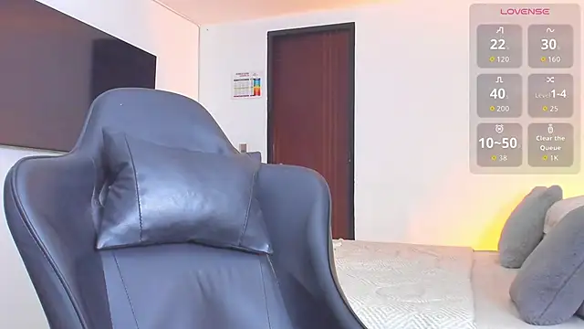 Snapshot of RJBarto chatting on November 24, 5:40 am RJBarto online show from November 24, 5:40 am