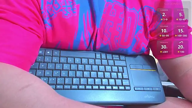 Snapshot of RJBarto chatting on December 4, 12:31 am RJBarto online show from December 4, 12:31 am