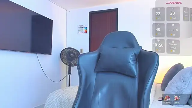 Snapshot of RJBarto chatting on December 16, 12:37 am RJBarto online show from December 16, 12:37 am