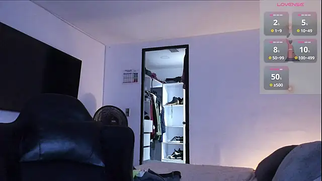 Snapshot of RJBarto chatting on February 10, 11:36 am RJBarto online show from February 10, 11:36 am