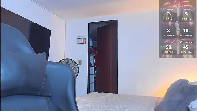 Snapshot of RJBarto chatting on March 1, 1:18 am RJBarto online show from March 1, 1:18 am