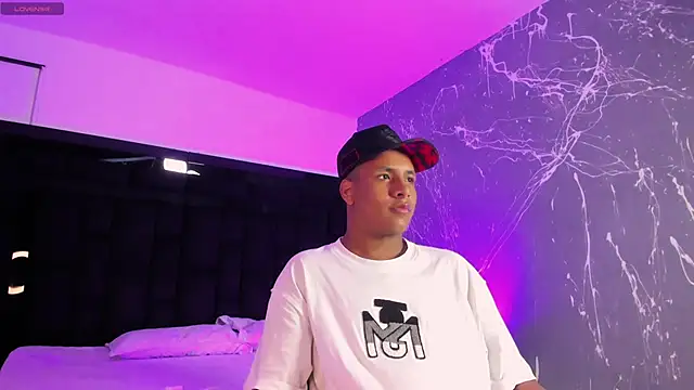 Snapshot of IsaacBlack_ chatting on September 11, 4:23 am IsaacBlack online show from September 11, 4:23 am