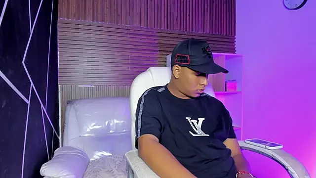 Snapshot of IsaacBlack_ chatting on September 14, 4:22 am IsaacBlack online show from September 14, 4:22 am