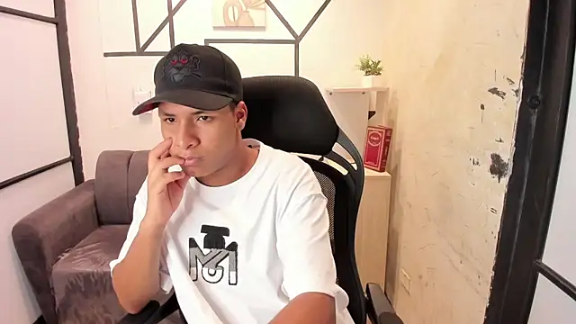 Snapshot of IsaacBlack_ chatting on September 28, 4:51 am IsaacBlack online show from September 28, 4:51 am