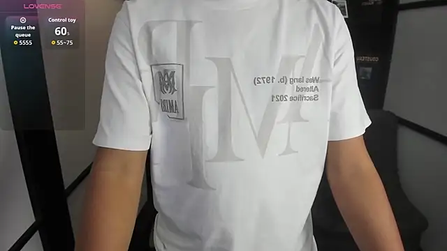 Snapshot of IsaacBlack_ chatting on October 5, 4:55 am IsaacBlack online show from October 5, 4:55 am