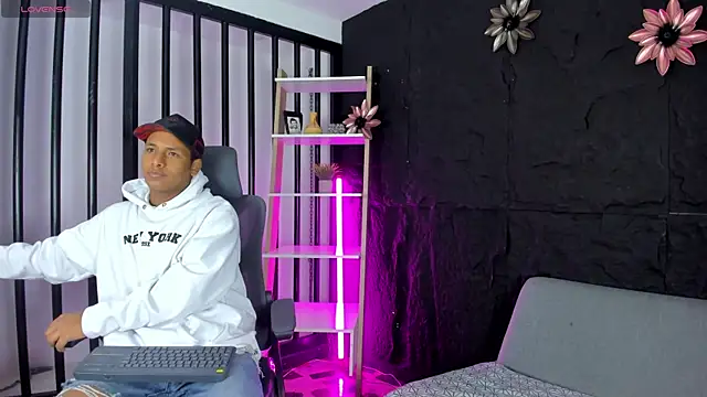 Snapshot of IsaacBlack_ chatting on October 8, 4:10 am IsaacBlack online show from October 8, 4:10 am