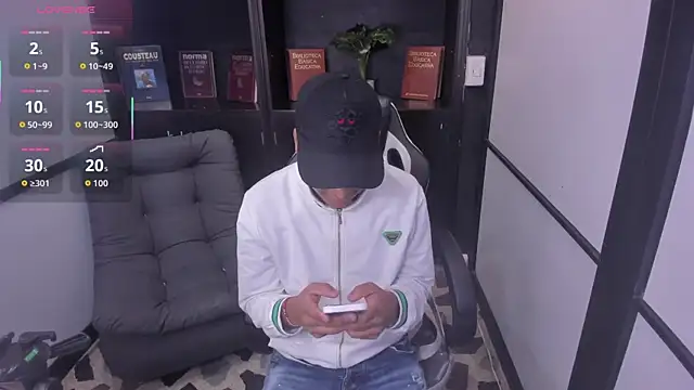 Snapshot of IsaacBlack_ chatting on October 11, 4:01 am IsaacBlack online show from October 11, 4:01 am