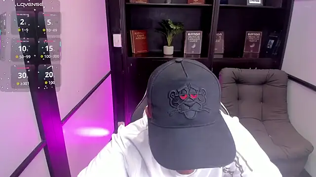 Snapshot of IsaacBlack_ chatting on October 28, 9:13 am IsaacBlack online show from October 28, 9:13 am