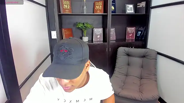 Snapshot of IsaacBlack_ chatting on October 30, 4:36 am IsaacBlack online show from October 30, 4:36 am