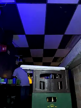 Snapshot of IsaacBlack_ chatting on November 5, 3:50 am IsaacBlack online show from November 5, 3:50 am